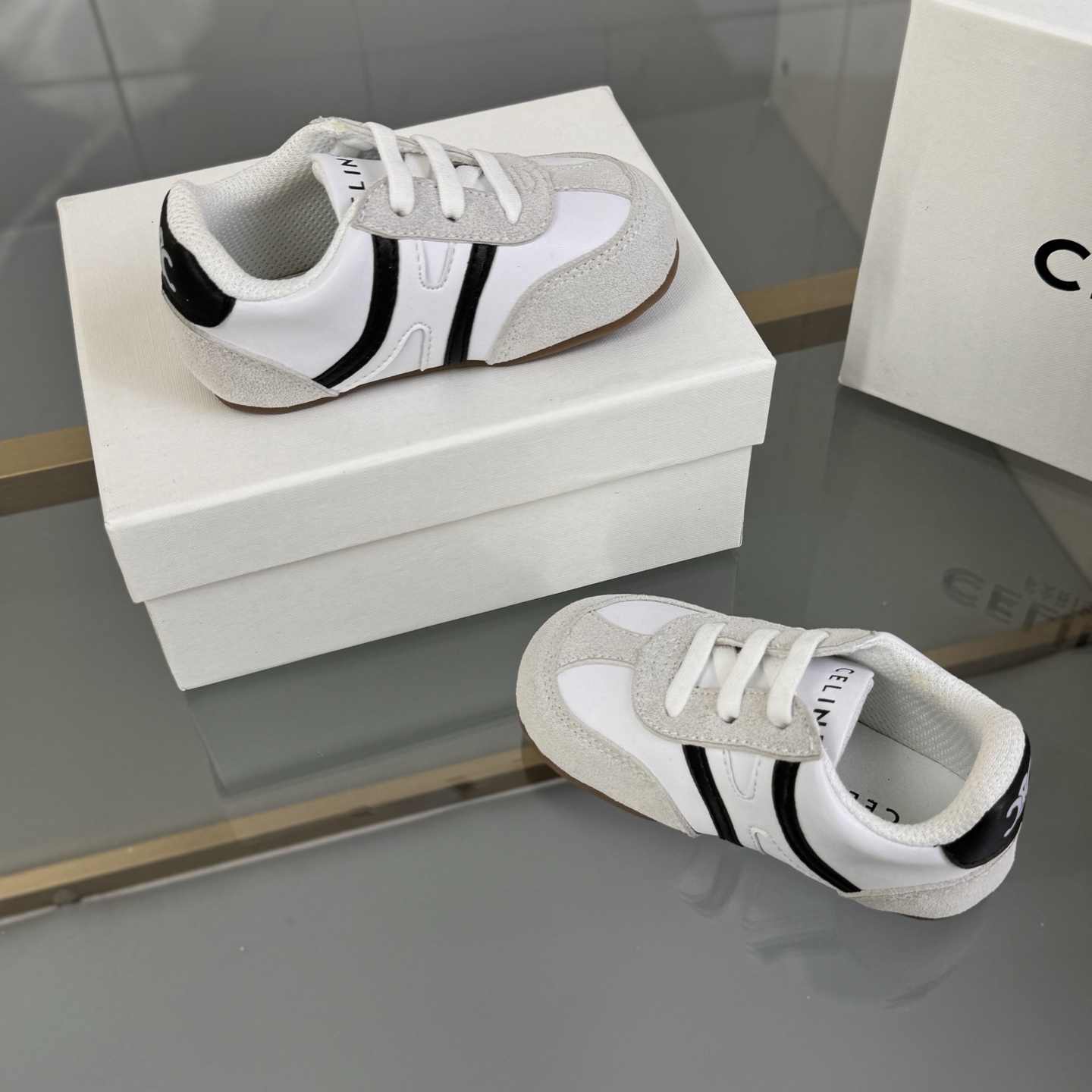 Children's shoes child